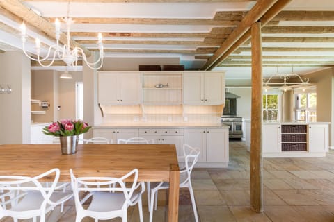 Luxury Villa, 4 Bedrooms | In-room dining