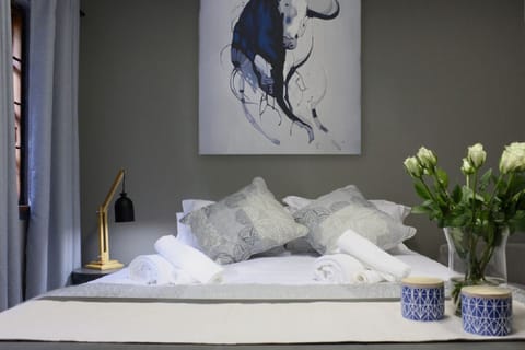 Room (Queen) | Soundproofing, free WiFi