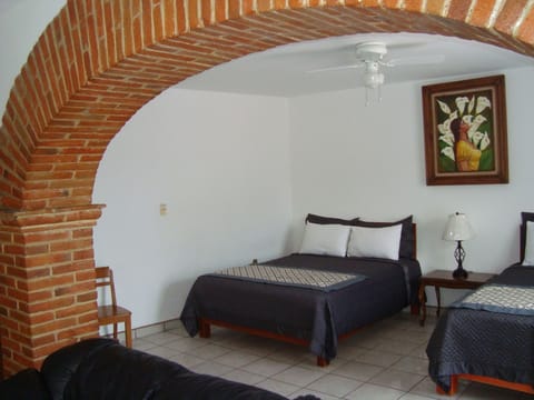 H1 SUITE MASTER DOBLE QUEEN | Down comforters, iron/ironing board, rollaway beds, free WiFi