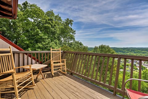 Burkesville Vacation Rental | 2BR | 1.5BA | Stairs Required | 1,000 Sq Ft
