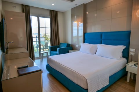 Deluxe Double Room, Balcony | Minibar, in-room safe, individually furnished, desk