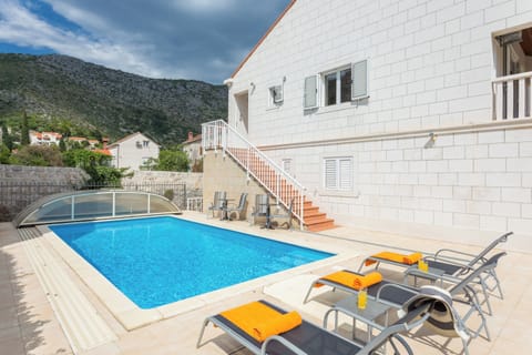 Bask in the Croatian sun on the spacious terrace surrounding your private pool, with stunning mountain vistas as your backdrop.