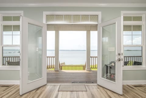 Access to Private Deck and the Sound
