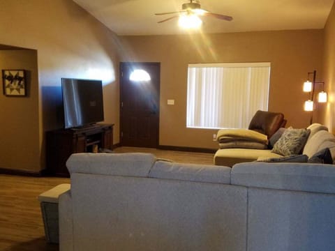 Large living room with big screen 4ktv..you have Netflix, Prime, cinema tv