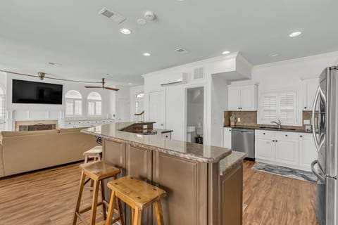 Emerald Belle - Miramar Beach - Kitchen