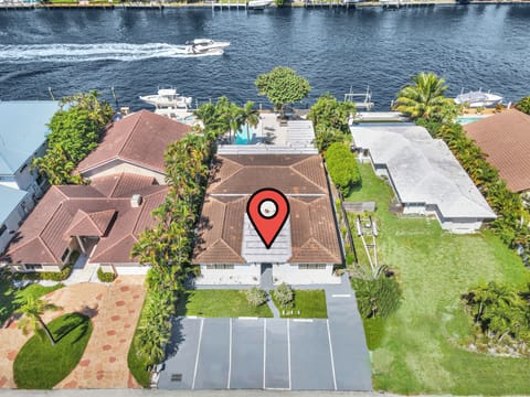 On the intracoastal canal and walk to the beach! Shared heated pool and BBQ!