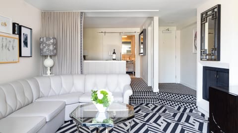 Signature Suite, 1 King Bed, Balcony (Top Floor) | Egyptian cotton sheets, premium bedding, down comforters, pillowtop beds