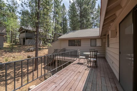 Deck off back king master bedroom