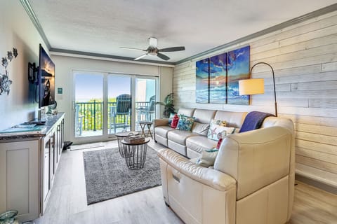 Land's End 10-202 Beach Front - Premier