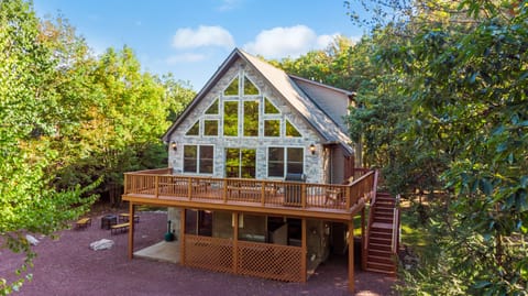 outdoor view of a two floor home for rent in lake harmony pa