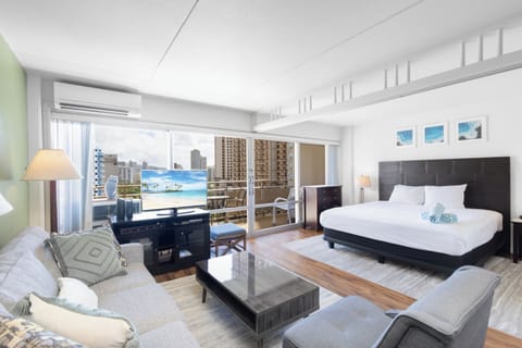 Modern, functional, and open - your perfect city retreat!