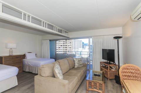 Cozy studio at the Ilikai Hotel