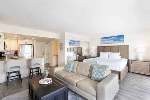 Your city retreat, close to bus lines and a short walk to the beach