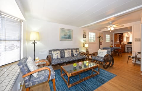 317CA - Living Room.jpg