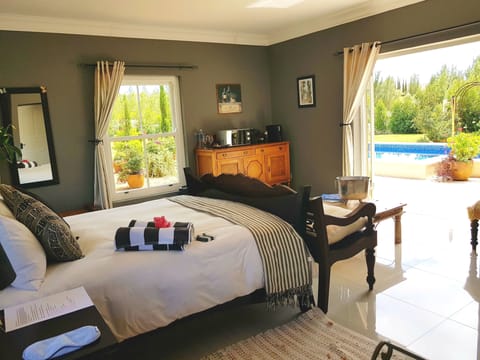 Superior Suite, 1 Queen Bed, Courtyard View | Premium bedding, iron/ironing board, free WiFi, bed sheets