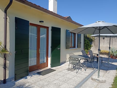 front apartment, cottage