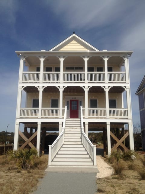 FRONT OF HOUSE FACING OCEAN