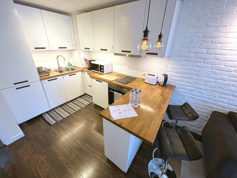 Kitchen (Level 1)
