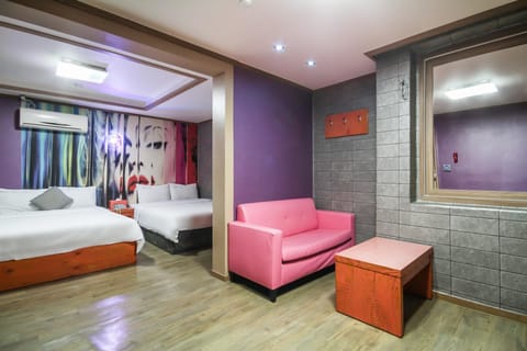 Luxury Room (B) | Desk, blackout drapes, soundproofing, free WiFi