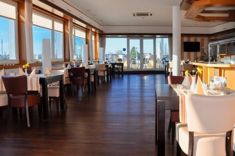 Daily buffet breakfast (EUR 9.90 per person)
