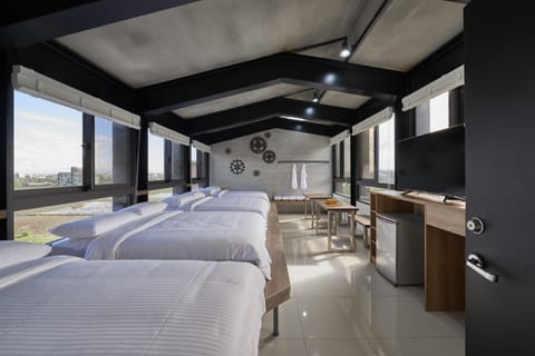 Family Room | Minibar, desk, soundproofing, free WiFi