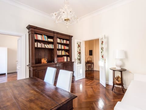 Apartment (4 Bedrooms) | Living area | TV, fireplace