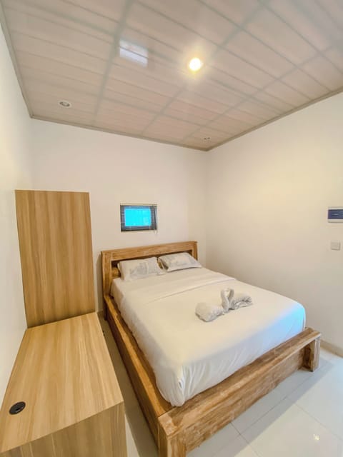 Standard Double Room | Free WiFi, bed sheets