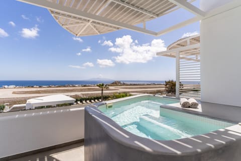 Executive Suite with Sea View (Outdoor Jetted Tub) | Private spa tub
