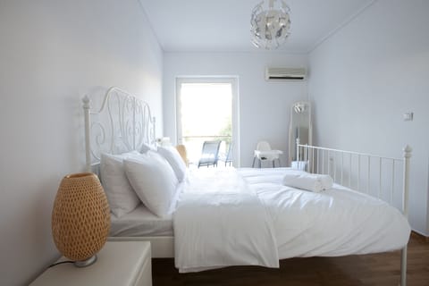 Apartment, 2 Bedrooms | Free cribs/infant beds, free WiFi, bed sheets
