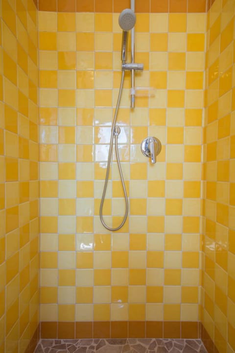 Quadruple Room | Bathroom shower