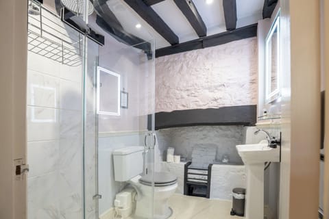 Free toiletries, towels, soap, shampoo