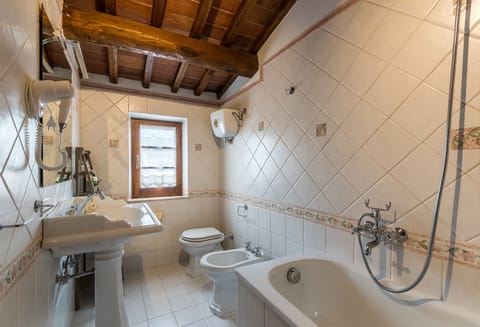 Room, 2 Bedrooms (Piazzetta) | Bathroom | Shower, hair dryer, bathrobes, bidet