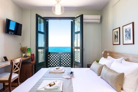 Standard Room, Balcony, Sea View | In-room safe, desk, soundproofing, iron/ironing board