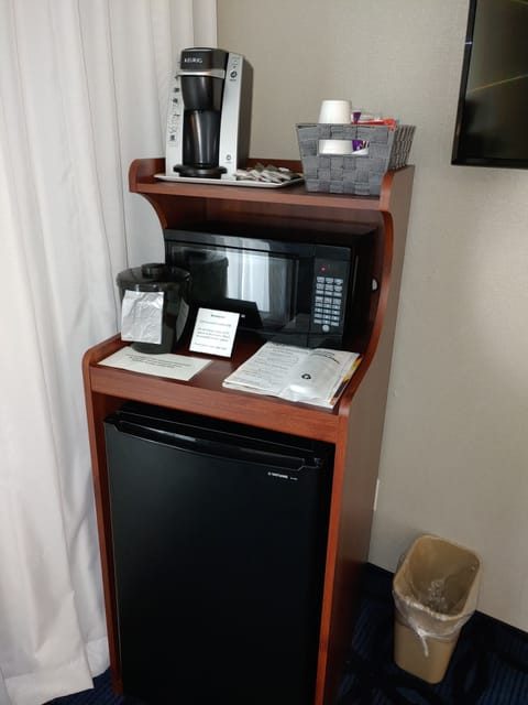 Honeymoon Room, River View | Microwave