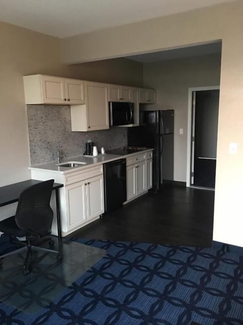 Mini-fridge, coffee/tea maker