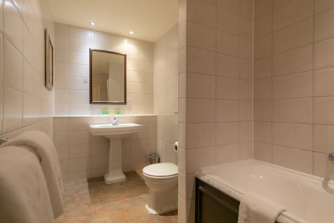 Standard Double Room | Bathroom | Designer toiletries, hair dryer, towels