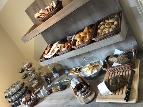 Buffet breakfast for a fee on weekends