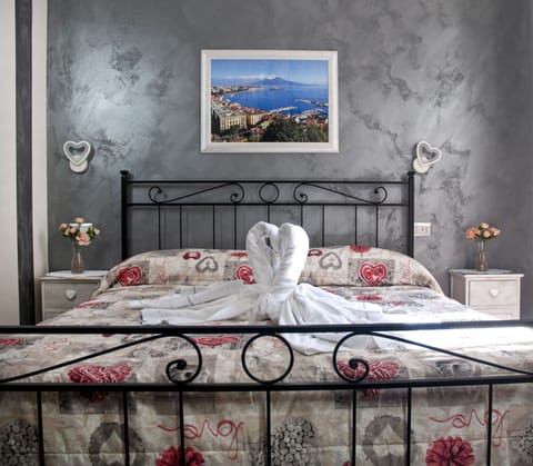 Deluxe Room | Hypo-allergenic bedding, in-room safe, individually decorated