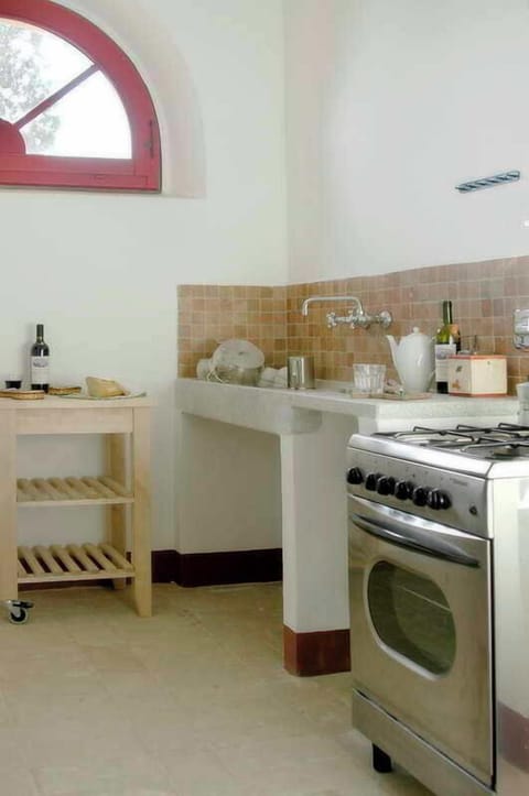 Ground Floor Apartment, 3 Bedrooms | Private kitchen | Full-size fridge, oven, stovetop, toaster