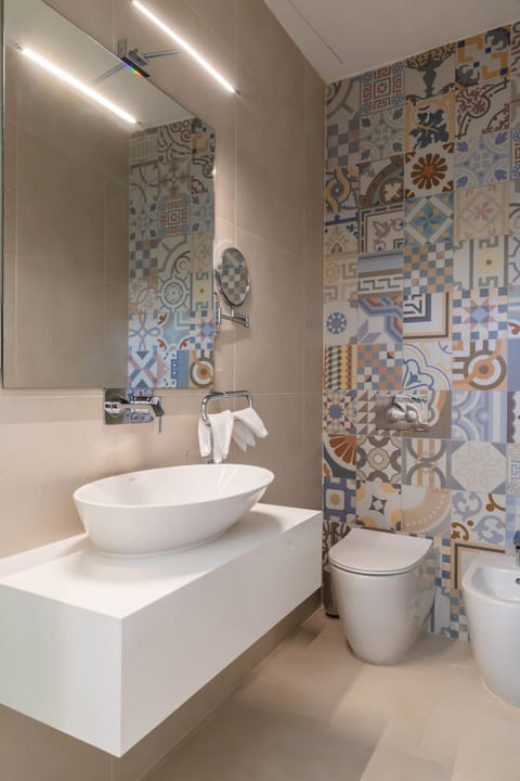 Standard Double Room | Bathroom | Shower, rainfall showerhead, hair dryer, bathrobes