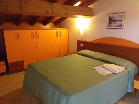 Deluxe Double Room | Bed sheets, wheelchair access