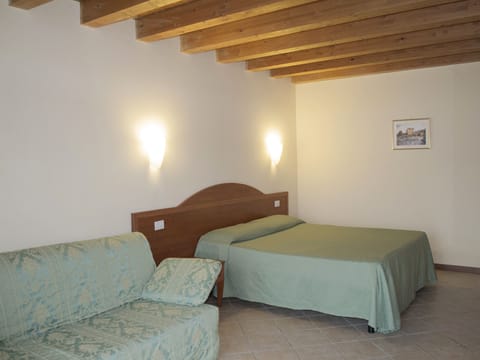 Quadruple Room, 1 Double Bed with Sofa bed, Bathtub | Bed sheets, wheelchair access