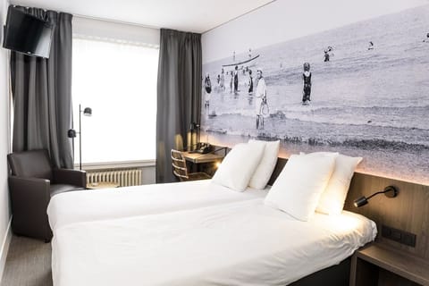 Double Room | In-room safe, desk, free WiFi