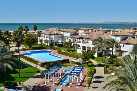 2 outdoor pools
