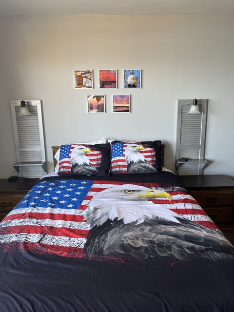 Individually decorated, individually furnished, laptop workspace