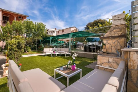 Apartments Lovric - garden with barbecue