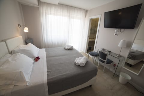 Double Room, 1 Queen Bed (Teatro Politeama) | Minibar, desk, soundproofing, free WiFi