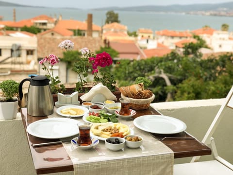 Daily local cuisine breakfast for a fee