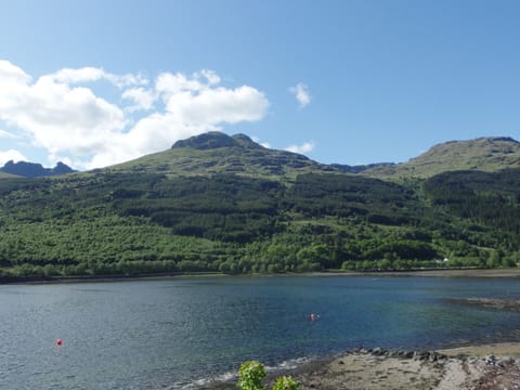 Blackout drapes, free WiFi, bed sheets