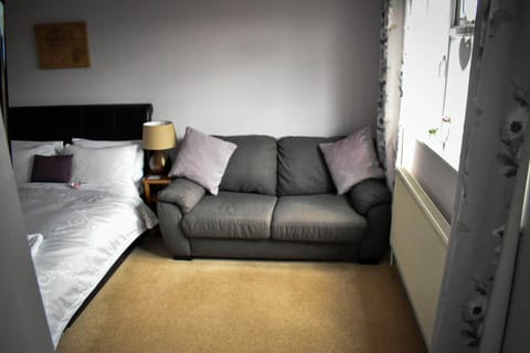Double Room, Ensuite (Yew 2nd floor) | Soundproofing, free WiFi, bed sheets